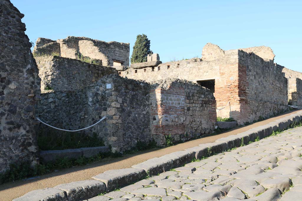 VIII.7.22 Pompeii, on left, and VIII.7.23, on right. December 2018. 
Looking north along west side of Via Stabiana. Photo courtesy of Aude Durand.

