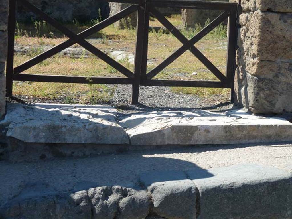 VIII.7.24 Pompeii. September 2015. Entrance threshold.