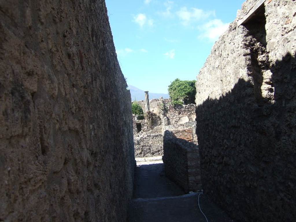 VIII.7.27 Pompeii. September 2005. Looking north along passage towards Via del Tempio d’Iside.