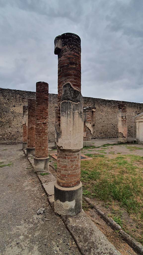 VIII.7.28 Pompeii. August 2021. 
Looking east along north portico towards east portico. 
Foto Annette Haug, ERC Grant 681269 DÉCOR.
