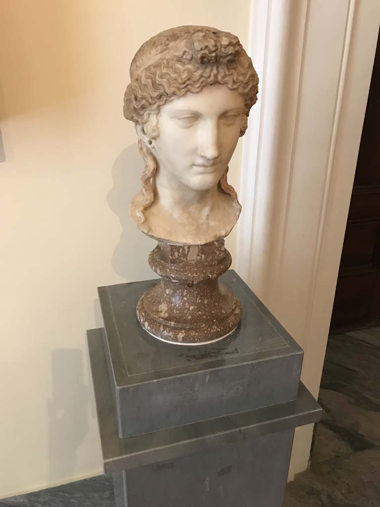VIII.7.28 Pompeii. April 2019. Marble bust of Isis in Naples Archaeological Museum.
Photo courtesy of Rick Bauer.
