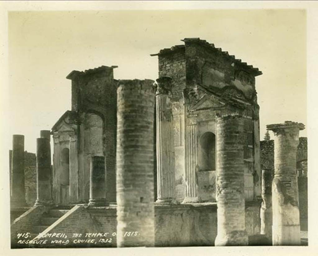 VIII.7.28 Pompeii. 1932. North-east corner of colonnade from entrance. Photo taken during a shore-visit from the ship Resolute’s world cruise in 1932. Photo courtesy of Rick Bauer.
