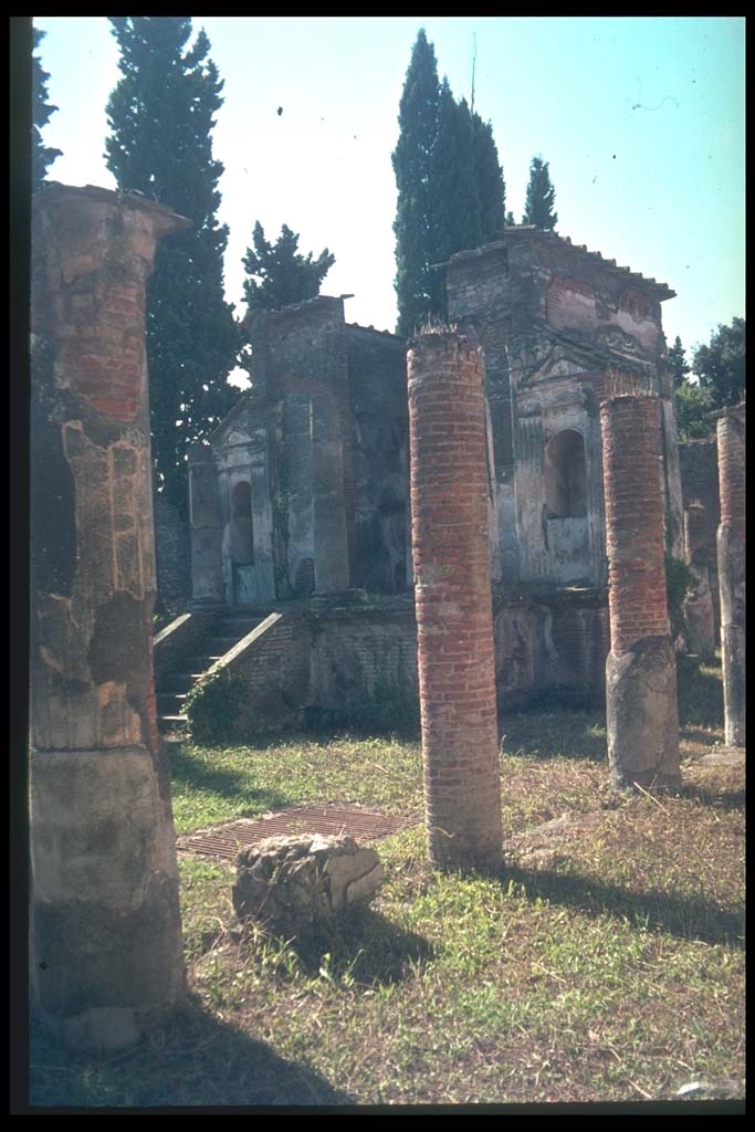 VIII.7.28 Pompeii. North-east corner of temple court from entrance.
Photographed 1970-79 by Günther Einhorn, picture courtesy of his son Ralf Einhorn.
