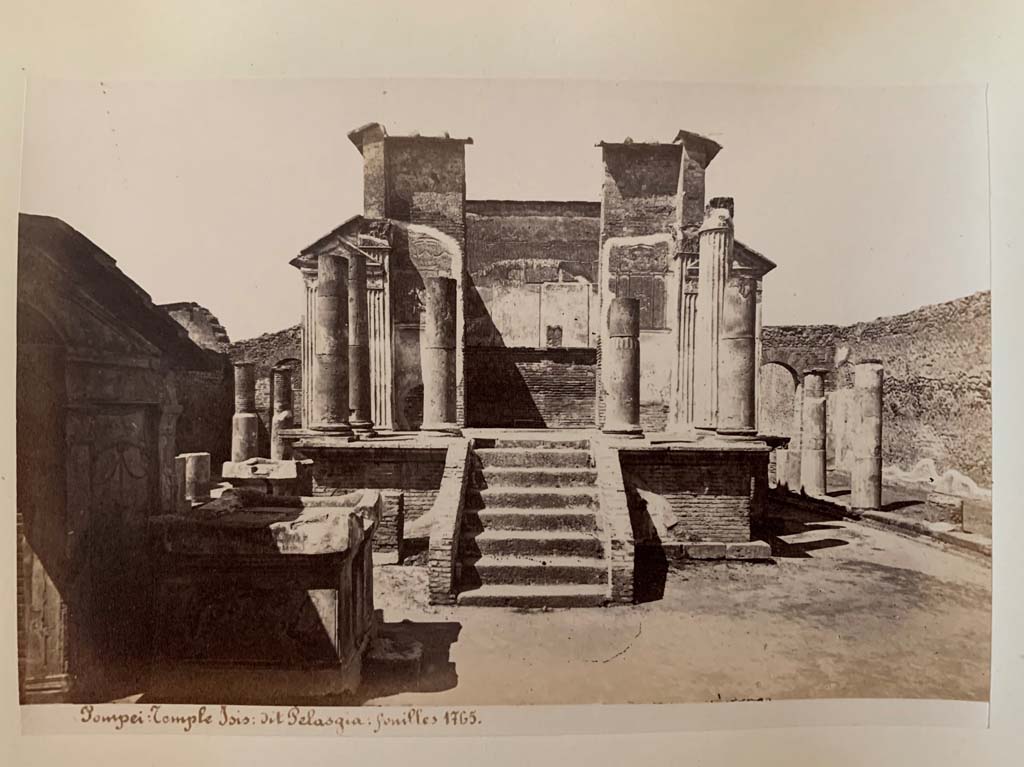 VIII.7.28 Pompeii. From an Album by M. Amodio, c.1880, entitled “Pompei, destroyed on 23 November 79, discovered in 1748”.
Looking west. Photo courtesy of Rick Bauer.
