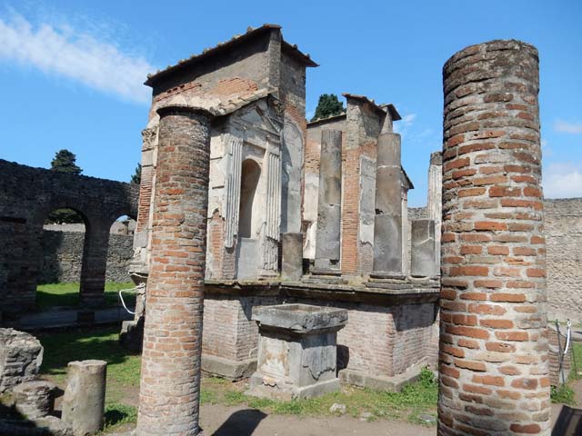 VIII.7.28, Pompeii. May 2015. Altar in south-east corner of podium of Temple. Photo courtesy of Buzz Ferebee.
