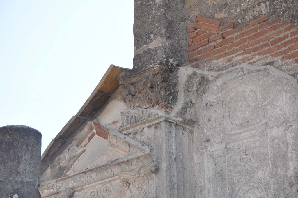 VIII.7.28, Pompeii. April 2010. Detail of stucco decoration on north side of niche. Photo courtesy of Klaus Heese.