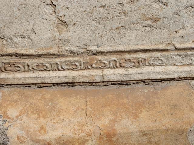 VIII.7.28, Pompeii. May 2015. Stucco on west wall of south side, near doorway.
Photo courtesy of Buzz Ferebee.
