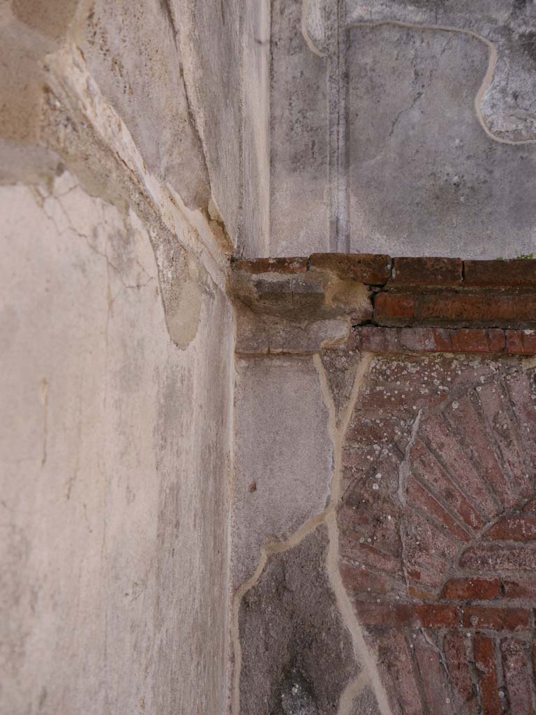 VIII.7.28 Pompeii. September 2015. Cella. Detail of rear wall of masonry, on south-west side.