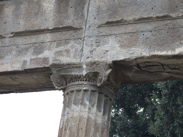 VIII.7.30 Pompeii. December 2006. Triangular Forum. Detail of capital.