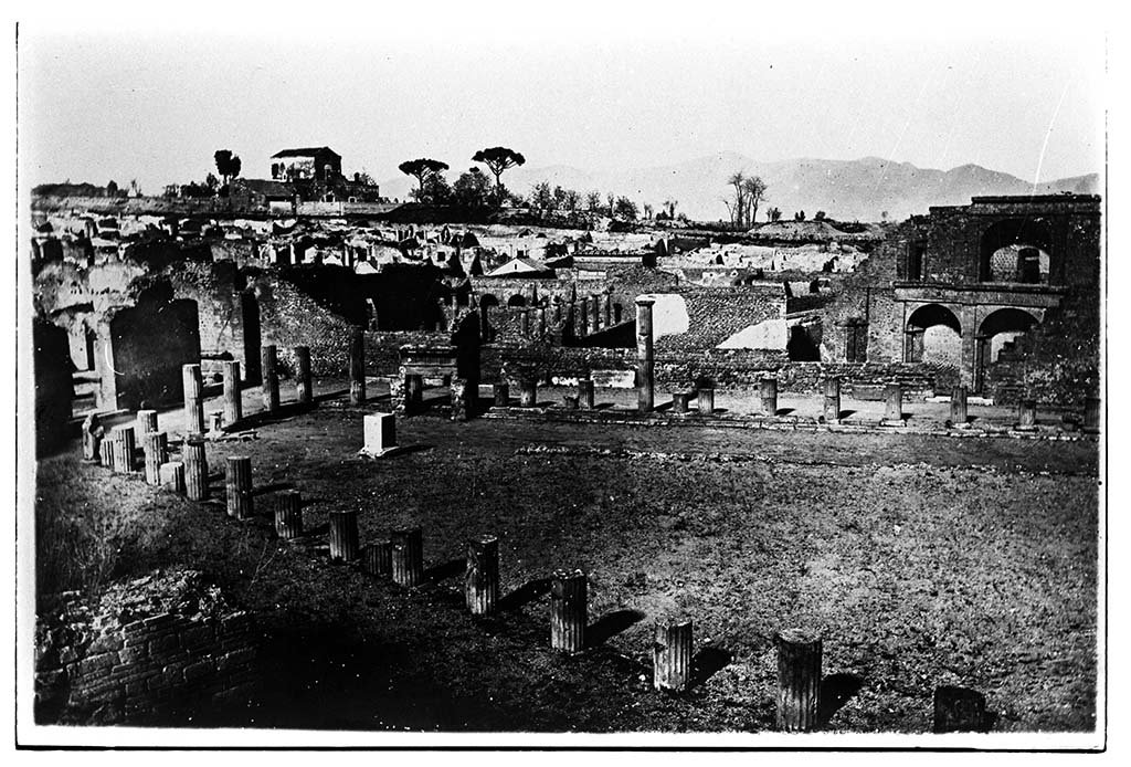 VII.7.30 Pompeii. W.1593. Triangular Forum, looking east towards Casina dell’Aquila, on the hill, and the large theatre, on the right.  
Photo by Tatiana Warscher. Photo © Deutsches Archäologisches Institut, Abteilung Rom, Arkiv. 
