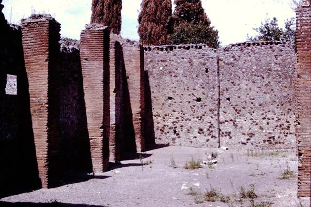 IX.1.5 Pompeii. 1966. Looking east across “uncovered area”. Photo by Stanley A. Jashemski.
Source: The Wilhelmina and Stanley A. Jashemski archive in the University of Maryland Library, Special Collections (See collection page) and made available under the Creative Commons Attribution-Non Commercial License v.4. See Licence and use details.
J66f0118
