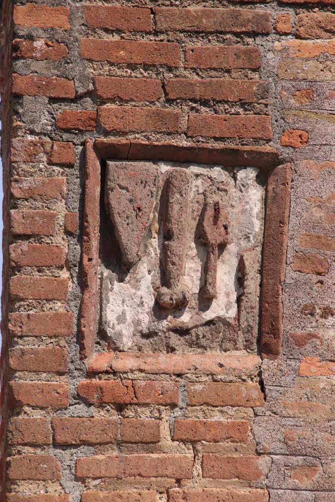 IX.1.5 Pompeii. September 2021. 
Tufa plaque set into masonry on south side of entrance doorway. Photo courtesy of Klaus Heese.
