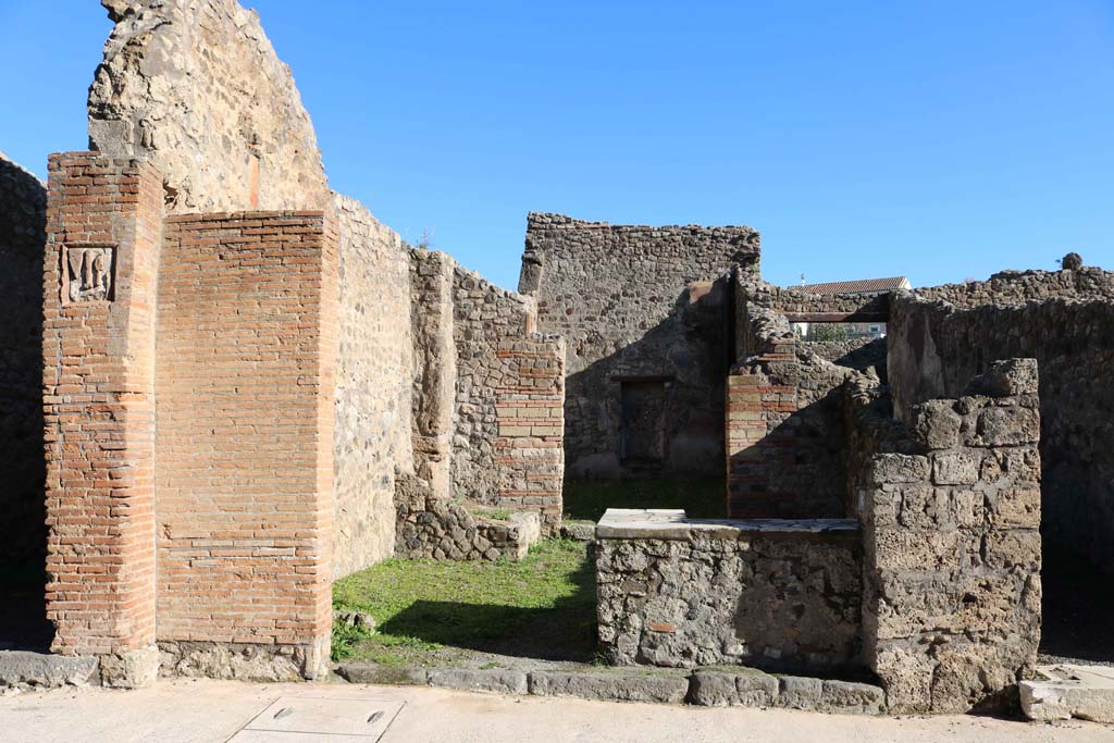 IX.1.6 Pompeii. December 2018. Looking east to entrance doorway on Via Stabiana. Photo courtesy of Aude Durand.