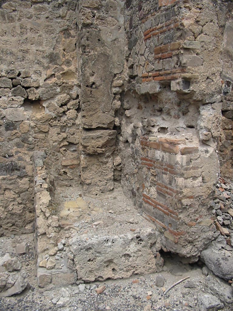 IX.1.6 Pompeii. May 2003. 
Remains of hearth in north-east corner. Photo courtesy of Nicolas Monteix.
