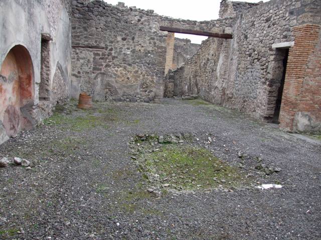 IX.1.7 Pompeii. December 2018. Looking west along south wall of atrium. Photo courtesy of Aude Durand.