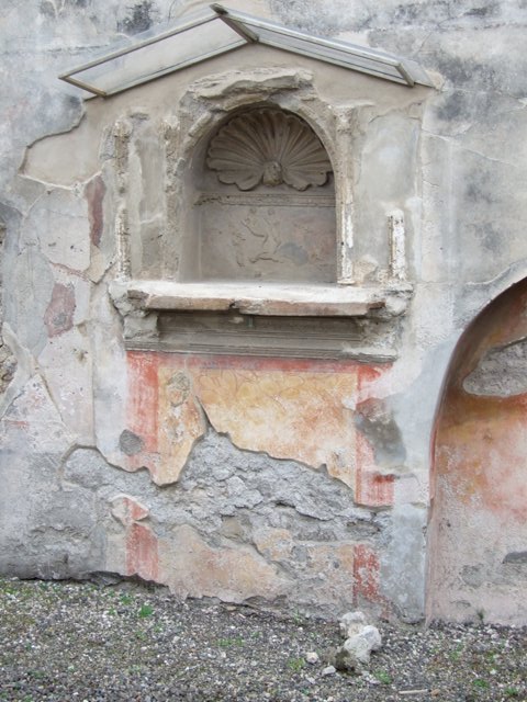 IX.1.7 Pompeii. April 2018. Looking towards niche with stucco of a shell and figures. Photo courtesy of Ian Lycett-King. 
Use is subject to Creative Commons Attribution-NonCommercial License v.4 International.
