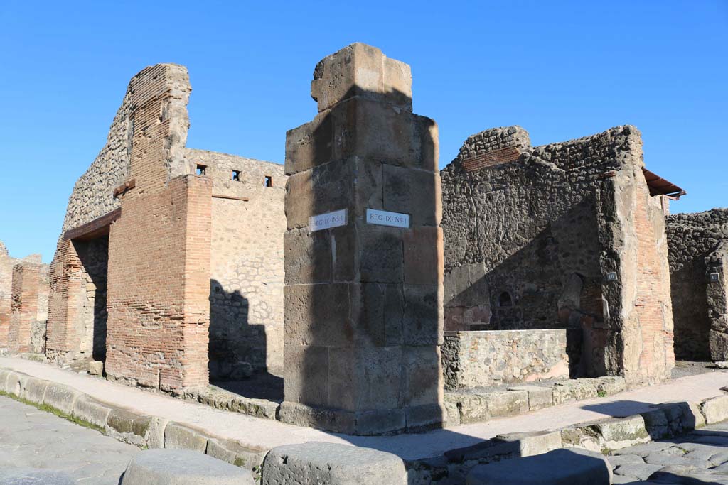 IX.1.15, Pompeii, centre left, and IX.1.16, centre right, Pompeii. December 2018. 
Looking north-east from Holconius’ crossroads, towards bar with two entrances. Photo courtesy of Aude Durand.
