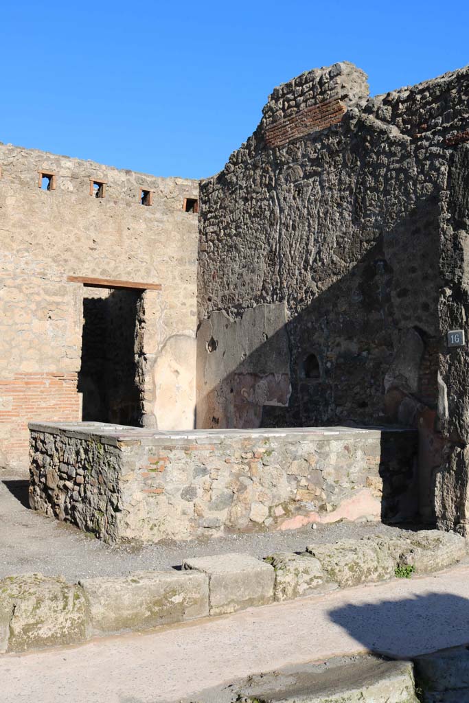 IX.1.16 Pompeii. December 2018. Looking towards east wall, and entrance, on right. Photo courtesy of Aude Durand.  
