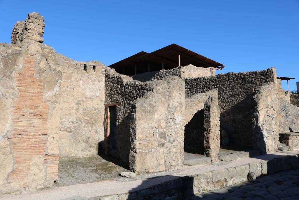 IX.1.17 Pompeii, on left. December 2018. 
Looking towards entrances, with IX.1.18, IX.1.19, and IX.1.20, on right. Photo courtesy of Aude Durand.
