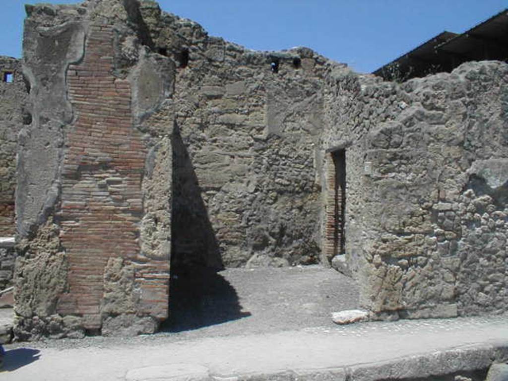 IX.1.17 Pompeii. May 2005. Entrance on Via dell’Abbondanza. Looking north. The doorway in the east wall, on the right, leads into IX.1.18. For graffiti found on the left pilaster, between IX.1.16 and 17, see IX.1.16.  The following graffiti was found in March 1858, on the pilaster between IX.1.17and IX.1.18 (on the right)

C(aium)  Vestorium   [CIL IV 1051]

Lollium
aed(ilem)  o(ro)  v(os)  f(aciatis) d(ignum)  r(ei)  p(ublicae)   [CIL IV 1052]

Polybium
II vir(um)  Lollia
cum  suis    [CIL IV 1053]

Priscum  [CIL IV 1054]

L(ucium)  Ceium  Firmum  o(ro)  v(os)  f(aciatis)  d(ignum)  r(ei)  p(ublicae)   [CIL IV 1055]

See Pagano, M. and Prisciandaro, R., 2006. Studio sulle provenienze degli oggetti rinvenuti negli scavi borbonici del regno di Napoli..  Naples : Nicola Longobardi. (p.175) 
