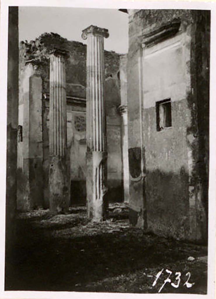 IX.1.20 Pompeii. 1927? Room 2, atrium, ala on east side. Photo by Tatiana Warscher.
According to Warscher- “This photo was taken in the period (if I am not mistaken in 1927), when the modern trabeation was missing. 
In the time of Overbeck-Mau the first reconstruction of the trabeation existed (see Overbeck-Mau, p.299).
See Warscher, T. Codex Topographicus Pompeianus, IX.1. (1943), Swedish Institute, Rome. (no.85), p. 156.
