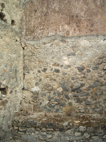IX.1.31 Pompeii. December 2018. 
Detail of niche-latrine in north-west corner of kitchen. Photo courtesy of Aude Durand.

