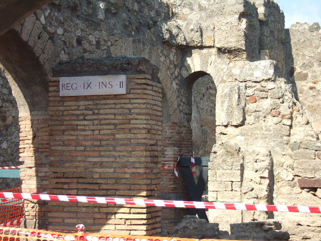IX.2.1 Pompeii. September 2005. Small arch.