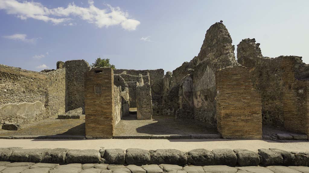 IX.2.7 Pompeii. August 2021. Looking east on Via Stabiana towards entrance doorway, in centre. Photo courtesy of Robert Hanson.