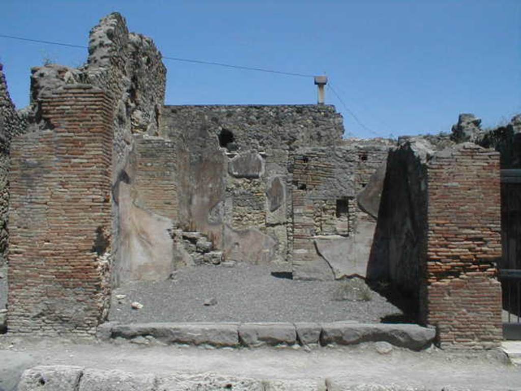 IX.2.9 Pompeii. May 2005. Entrance, looking east on Via Stabiana.

In March 1848, found painted in red on the pilaster on the right, between IX.2.9 and IX.2.10, were
C(aium)  Calventium
II v(irum)  i(ure)  d(icundo)  Chlorus  rog(at)    [CIL IV 921]

Cn(aeum)  Helvium  Sabinum
[…]  o(ro)  v(os)  f(aciatis)    [CIL IV 922]

See Pagano, M. and Prisciandaro, R., 2006. Studio sulle provenienze degli oggetti rinvenuti negli scavi borbonici del regno di Napoli.  Naples : Nicola Longobardi.  (p.164)

