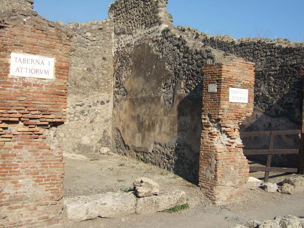 IX.2.11 Pompeii. September 2005.  Entrance on Via Stabiana.
