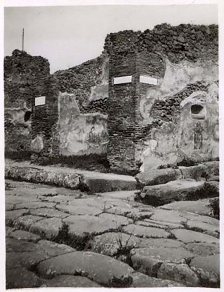 Street altar on SW side of IX.2.12 on Vicolo di Balbo, looking east from Via Stabiana. Pre-1943. 
Photo by Tatiana Warscher.
See Warscher, T. Codex Topographicus Pompeianus, IX.2. (1943), Swedish Institute, Rome. (no.43.), p. 102.
