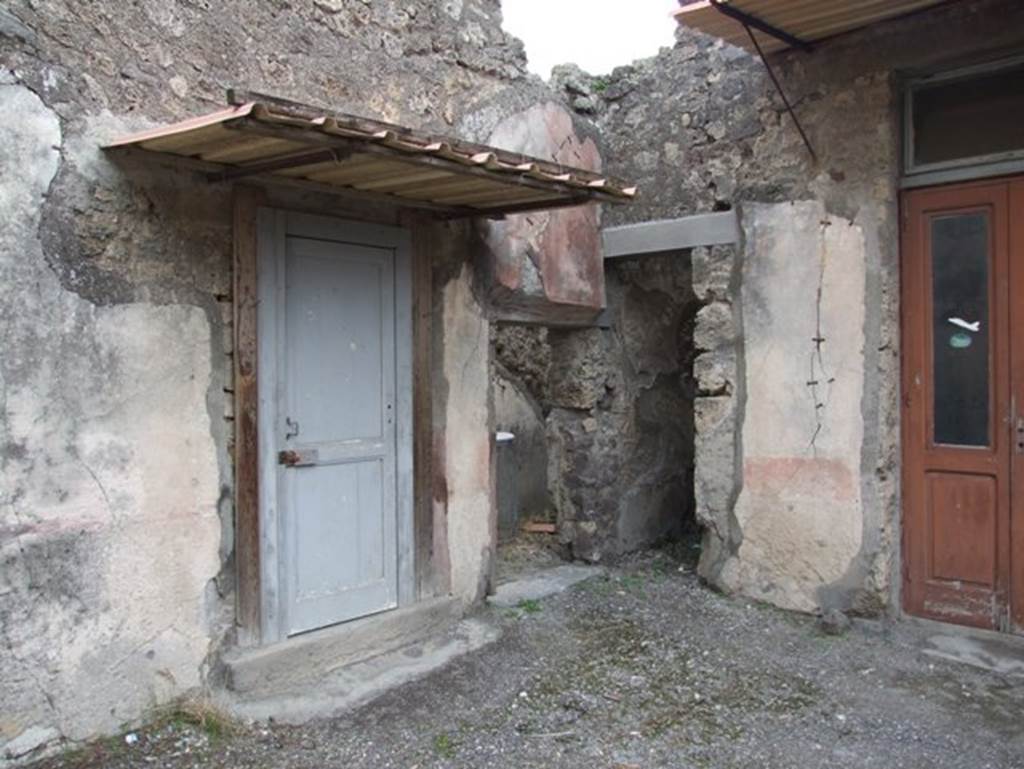 IX.2.16 Pompeii. December 2007. South-east corner of atrium.