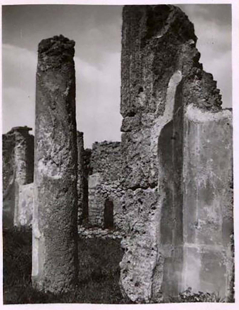 IX.2.17 Pompeii. Pre-1943. Photo by Tatiana Warscher.
Room 8, painted wall decoration in north-west corner of triclinium, looking across east portico of room 9, garden area.
See Warscher, T. Codex Topographicus Pompeianus, IX.2. (1943), Swedish Institute, Rome. (no.91.), p. 172.
