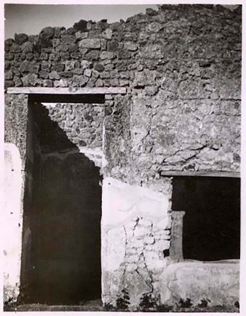 IX.2.18 Pompeii. Pre-1943. Photo by Tatiana Warscher.
Room 3, doorway and window of triclinium/cubiculum on east side of atrium. 
See Warscher, T. Codex Topographicus Pompeianus, IX.2. (1943), Swedish Institute, Rome. (no.104.), p. 185.
