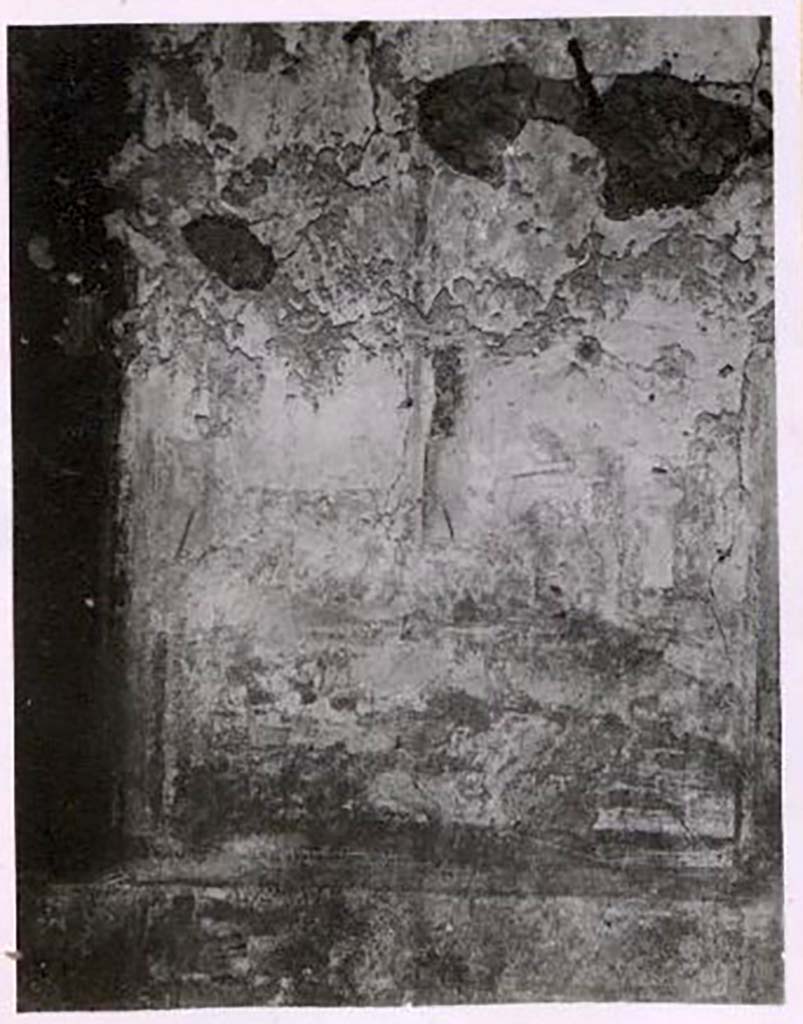 IX.2.18 Pompeii. Pre-1943. Room 4, painting on north wall of cubiculum. Photo by Tatiana Warscher.
See Warscher, T. Codex Topographicus Pompeianus, IX.2. (1943), Swedish Institute, Rome. (no.102.), p. 181.
