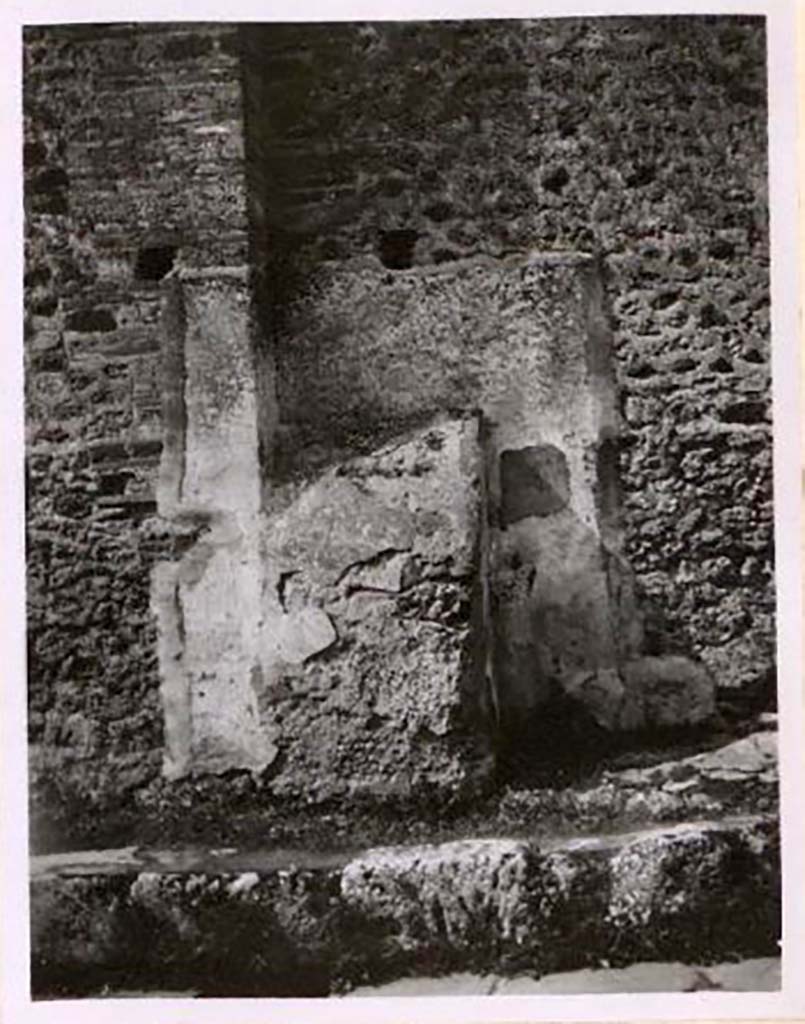 IX.2.19, Pompeii. Pre-1943. Looking towards west wall on Vicolo di Tesmo. Photo by Tatiana Warscher.
According to Warscher- 
this photo was of the masonry support above which was the painting of a warrior, of which nothing remains. 
See Warscher, T. Codex Topographicus Pompeianus, IX.2. (1943), Swedish Institute, Rome. (no.111a.), p. 190.
