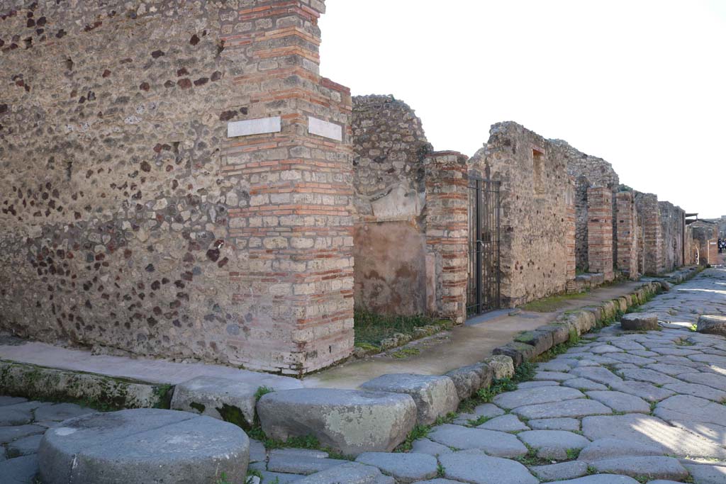 Unnamed vicolo between IX.2, and IX.3, the continuation from Via degli Augustali. December 2018. 
Looking west along south side of roadway from IX.2.20, in centre, with doorway to IX.2.21, centre right. Photo courtesy of Aude Durand.
