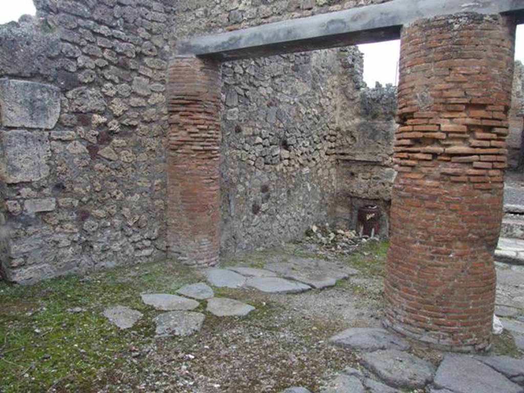 IX.2.24 Pompeii.  March 2009.   Looking north west from rear to front entrance room.