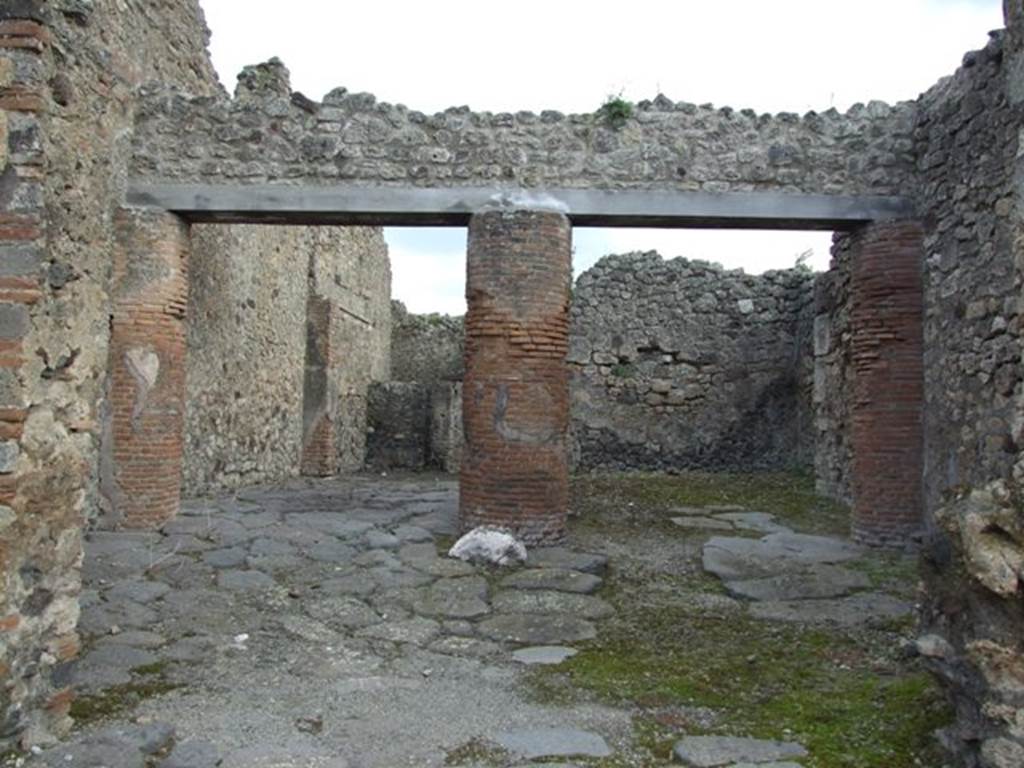 IX.2.24 Pompeii.  March 2009.   Front entrance rooms, looking south.