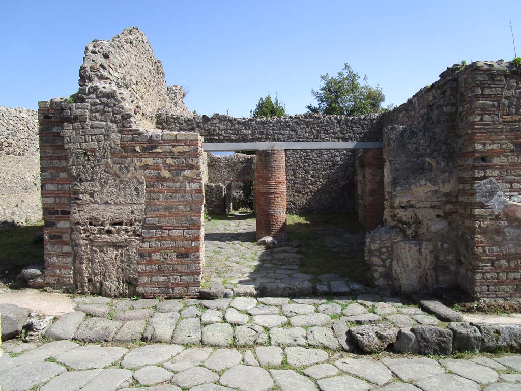 IX.2.24 Pompeii. April 2019. Looking south to entrance doorway. Photo courtesy of Rick Bauer.