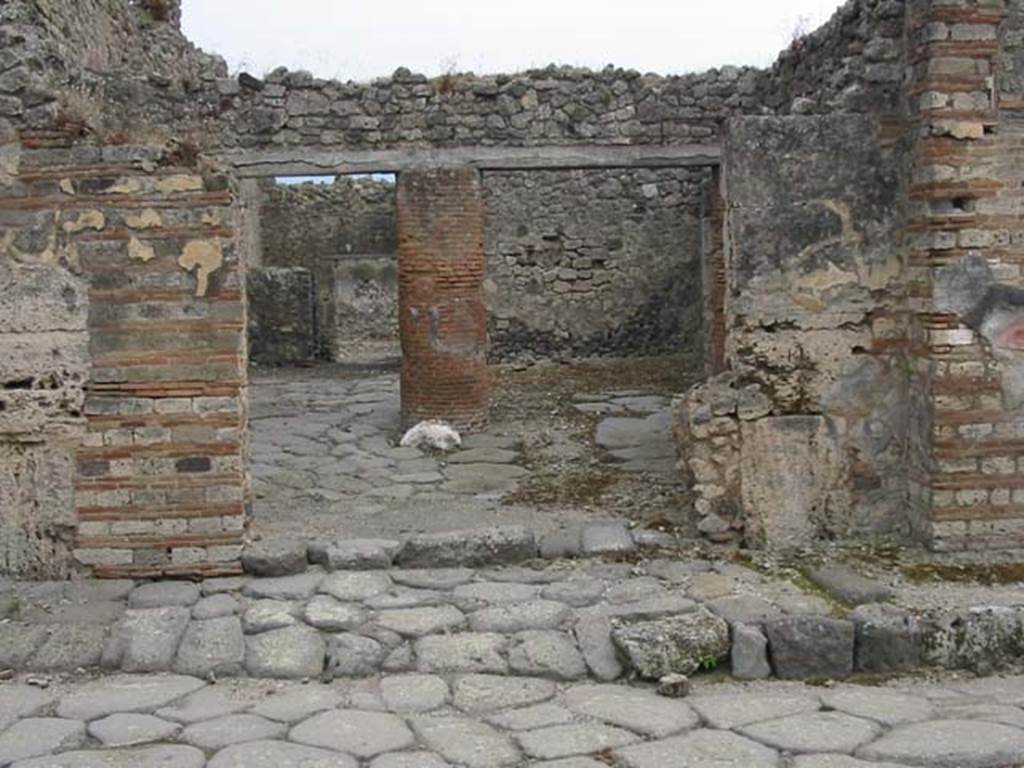 IX.2.24 Pompeii. May 2003. Looking south to entrance doorway and ramp. Photo courtesy of Nicolas Monteix.