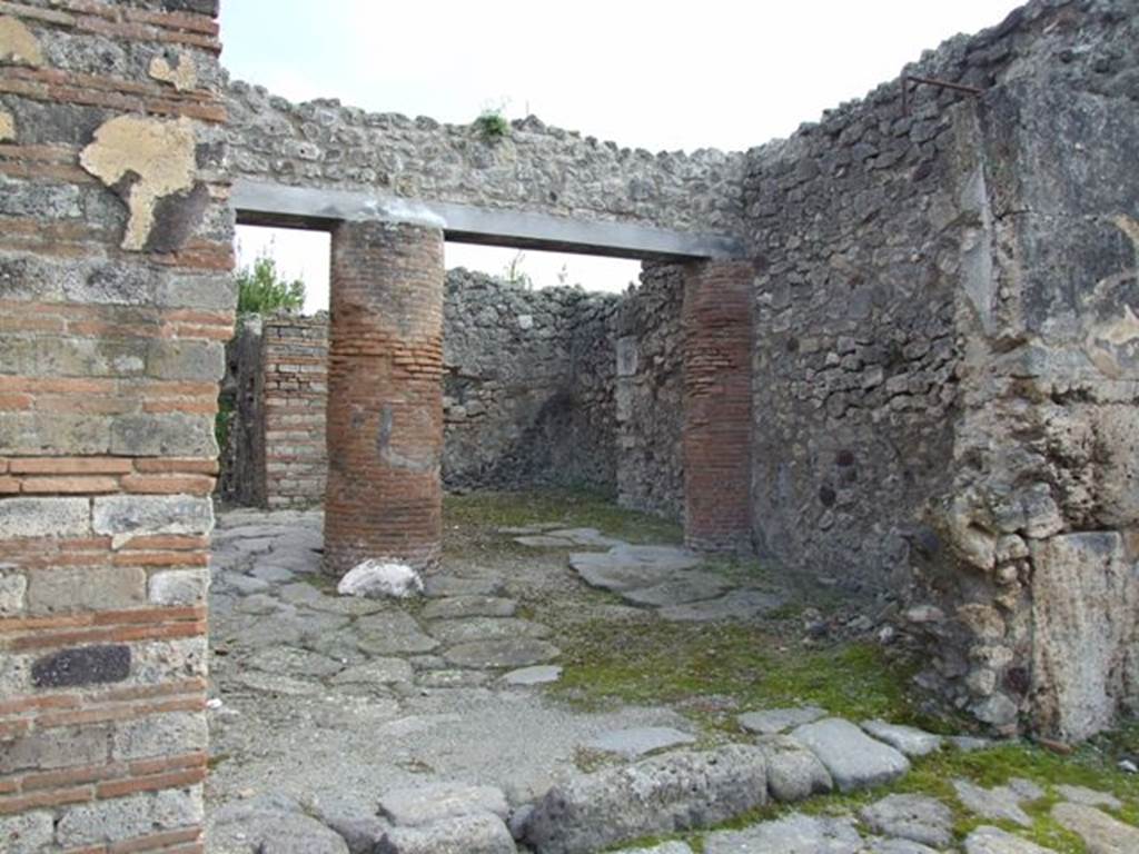 IX.2.24 Pompeii.  March 2009.   Entrance.