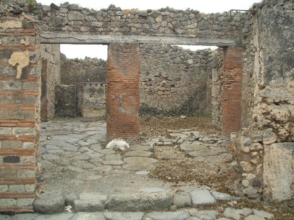 IX.2.24 Pompeii.  May 2005.  Entrance.