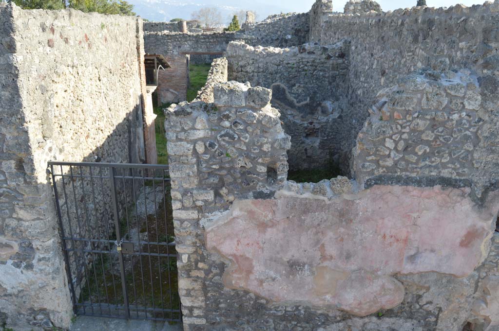 IX.2.26 Pompeii. March 2019. 
Looking towards upper east side of entrance corridor wall/doorway, on left, and kitchen, on west (right) side.
Foto Taylor Lauritsen, ERC Grant 681269 DÉCOR.
