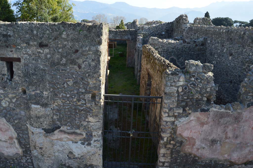 IX.2.26 Pompeii. March 2019. Looking south towards upper entrance doorway.
Foto Taylor Lauritsen, ERC Grant 681269 DÉCOR.
