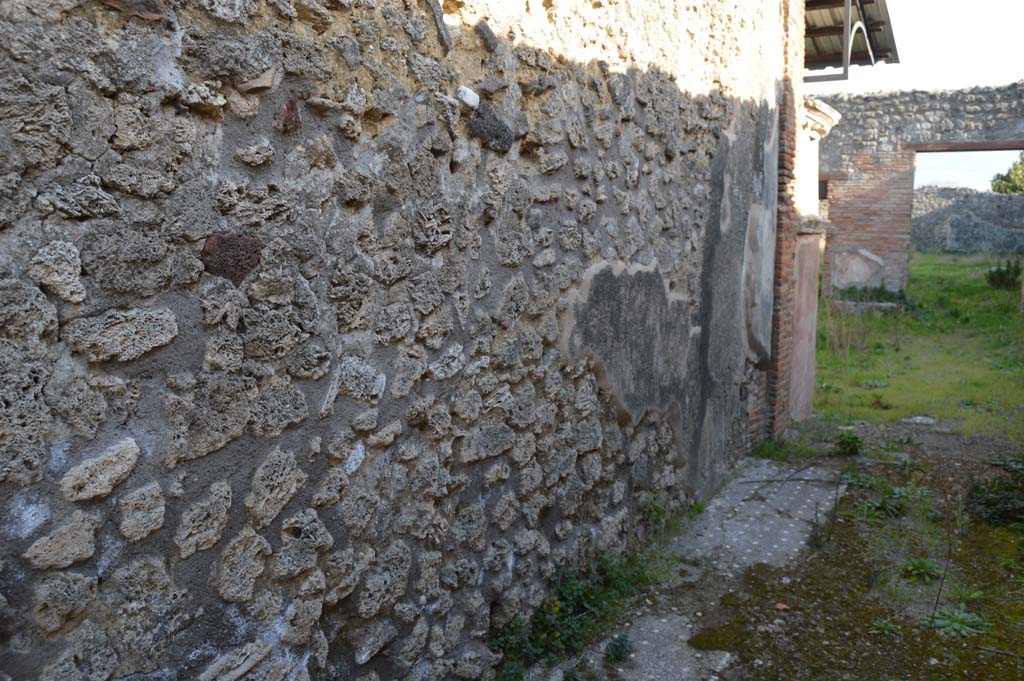 IX.2.26 Pompeii. March 2019. 
Looking south along east wall of entrance corridor/fauces, through to atrium, tablinum and peristyle area.  
Foto Taylor Lauritsen, ERC Grant 681269 DÉCOR.
