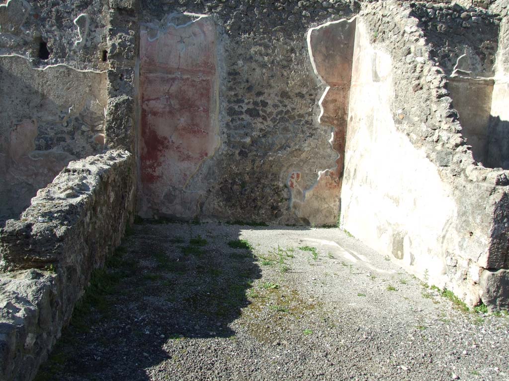 IX.3.2 Pompeii.  March 2009. Cubiculum on north side of former atrium.  North wall.  Plaster cornice.