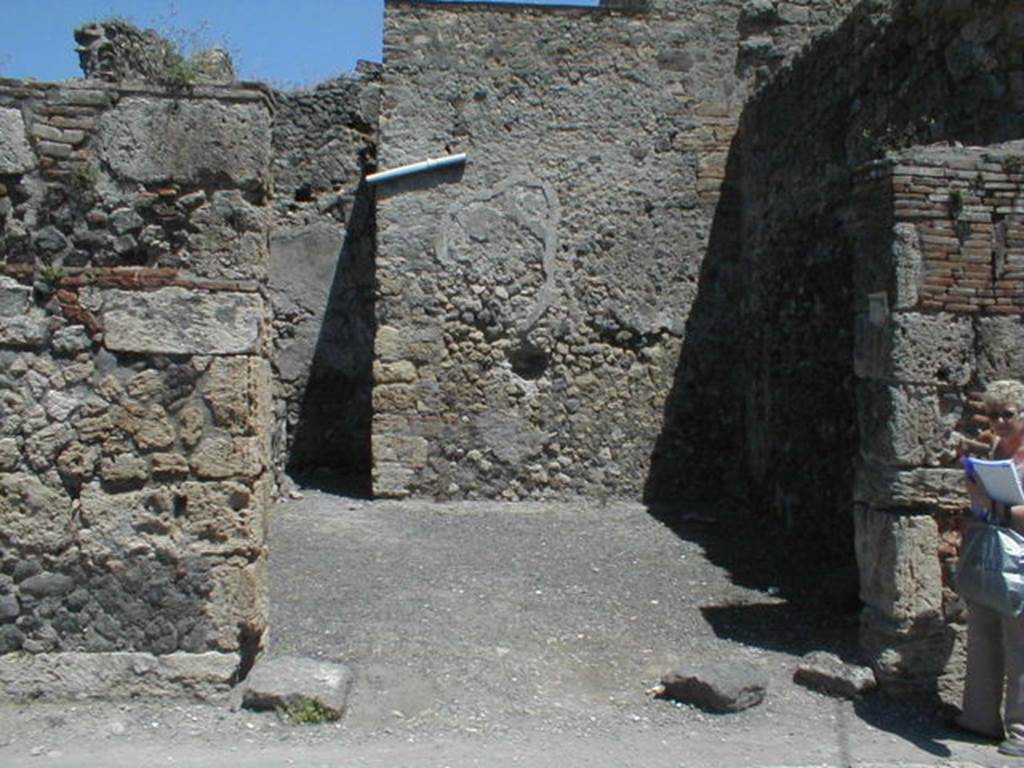 IX.3.4 Pompeii.  May 2005.  Entrance.