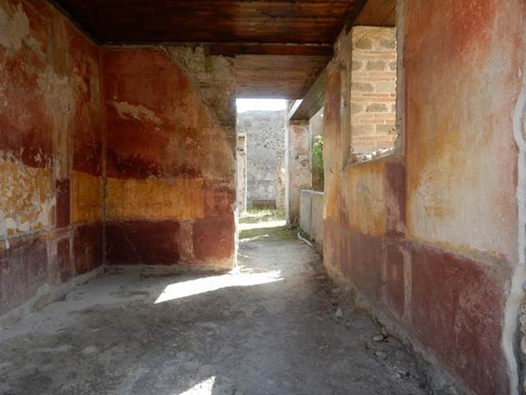 IX.3.5 Pompeii. May 2015. Room 18, looking east towards room 19.  Photo courtesy of Buzz Ferebee.
