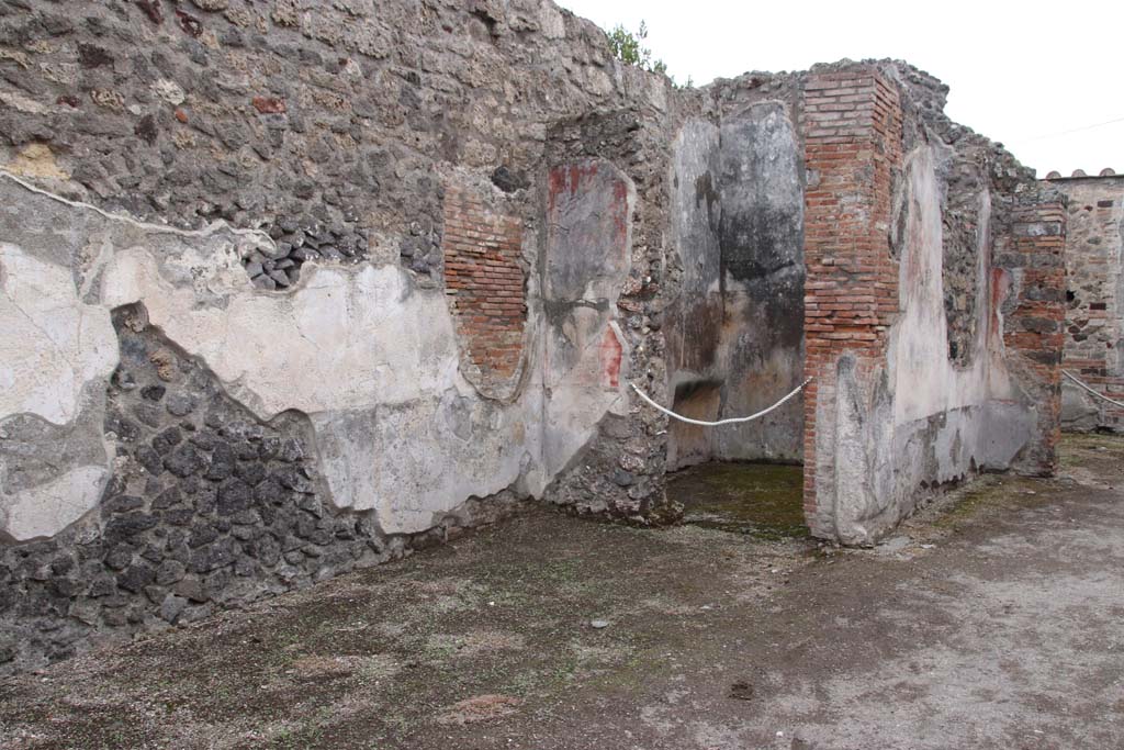 IX.3.5 Pompeii. October 2020. Doorway to room 31, cubiculum in east wall of atrium, of IX.3.24. Photo courtesy of Klaus Heese.